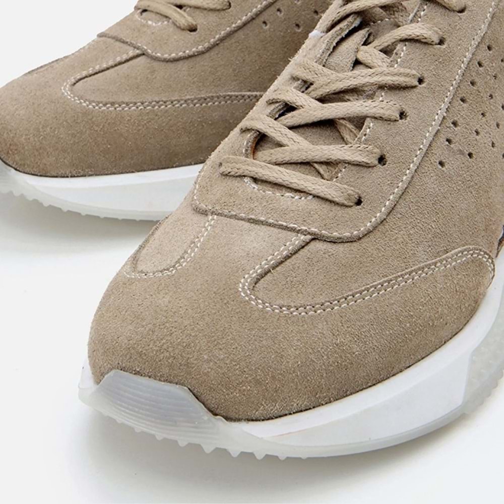 Sneaker